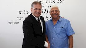 השר קיש וראש העיר מעלה אדומים, צילום: יחצ